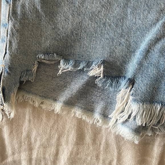 Zara high rise jean shorts (size 4) - Picture 3 of 4